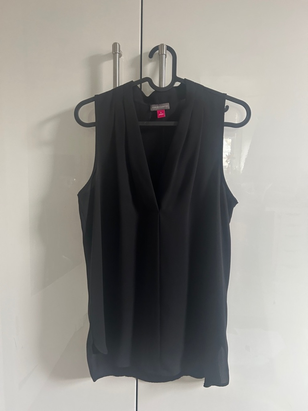 Vince Camuto Black Sleeveless V-Neck Camisole